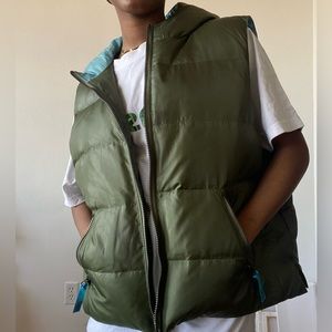 ROOTS sleeveless puffer hoodie